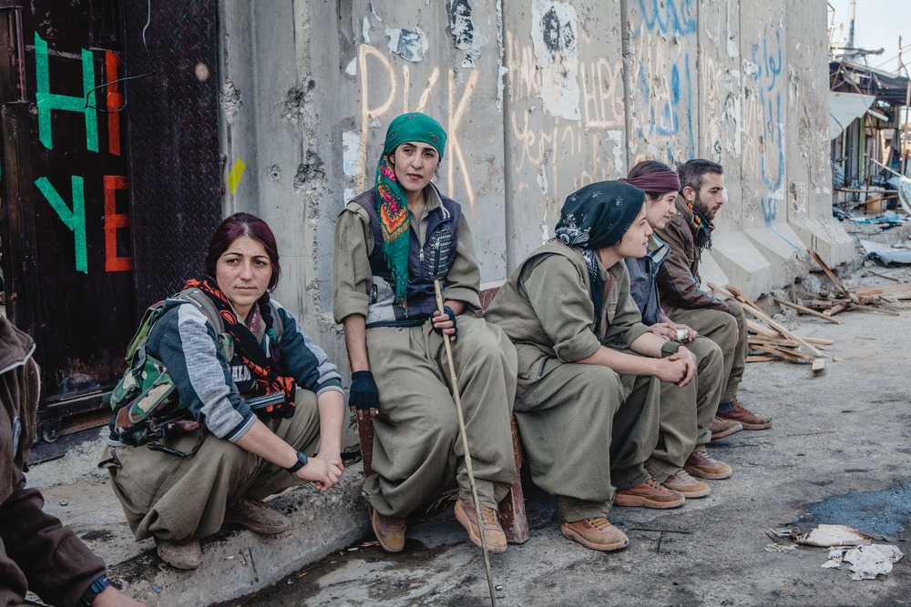 Un'unità delle forze del PKK che ha combattuto nell'area di Sinjiar da quando questa è caduta sotto il controllo dell'Isis 2016 © Andrea Dicenzo