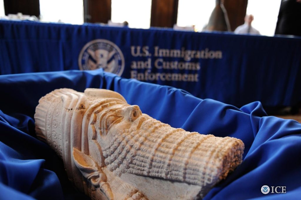 Un manufatto sumero recuperato dall'Fbi e restituito all'Iraq nel 2015 - credits: Kelly Lowery / U.S. Immigration and Custom Enforcement