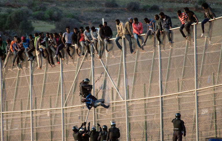 Cosa succede con i migranti a Ceuta, enclave spagnola in Marocco