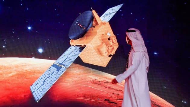 Gli arabi nello spazio: l’UAESA, l’agenzia spaziale degli Emirati, Arabi Uniti.