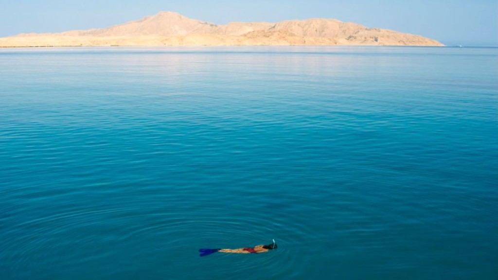 L'isola di Tiran, una delle due isole regalate dall'Egitto alla Monarchia Saudita, vista da Sharm-al-Sheikh / credits: Arnaud Chicurel - AFP