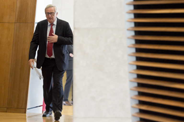 Juncker minaccia le dimissioni