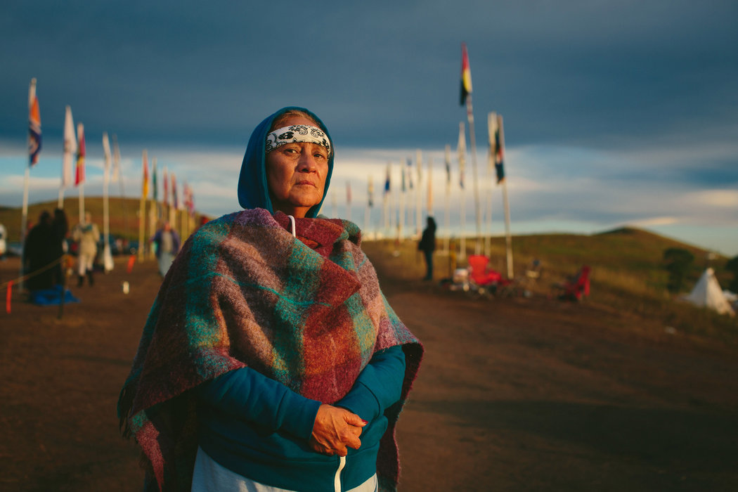 Shirley Romero Otero, Chicana del Colorado. “Quando abbiamo sentito di questa particolare protesta, i nostri cuori ci hanno portato qui, perché la prossima battaglia, dopo aver perso la nostra terra, è la battaglia per l'acqua”. La comunità di Otero, a San Luis, è alle prese con la propria battaglia per il loro diritto all'acqua. © Alyssa Schukar