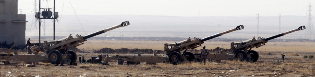 Cannoni in batteria posizionati nei pressi di Mosul da parte dell'esercito irakeno - credits: aljazeera.com