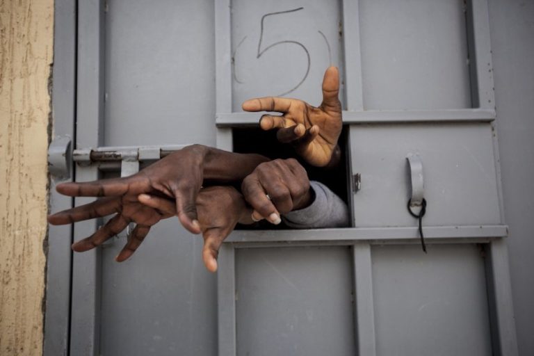 Cosa succede ai migranti che arrivano in Libia?