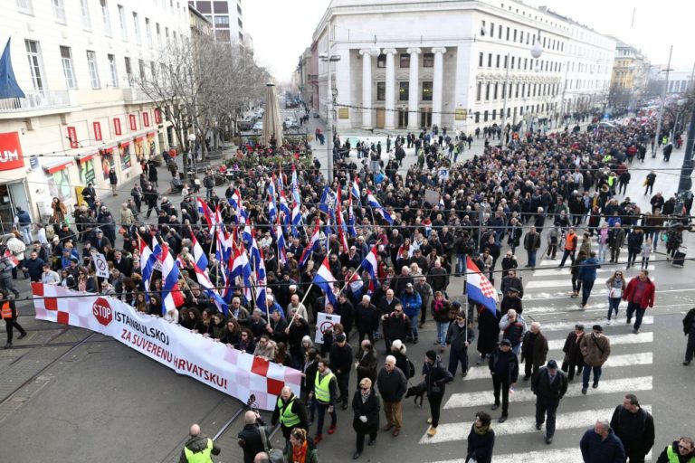 Croazia: in migliaia protestano contro la Convenzione di Istanbul