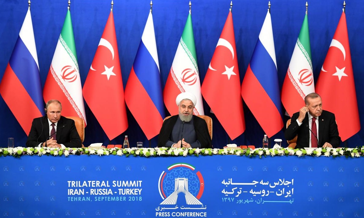 I presidenti Vladimir Putin, Hassan Rouhani e Tayyip Erdogan alla conferenza stampa dopo il vertice di Teheran, Iran, 7/09/2018. Credits to: Kirill Kudryavtsev/Pool via Reuters.