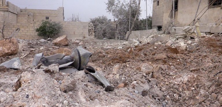 Edifici danneggiati in Idlib dopo un bombardamento. Credits to: Agenzia Anadolu/Getty Images.