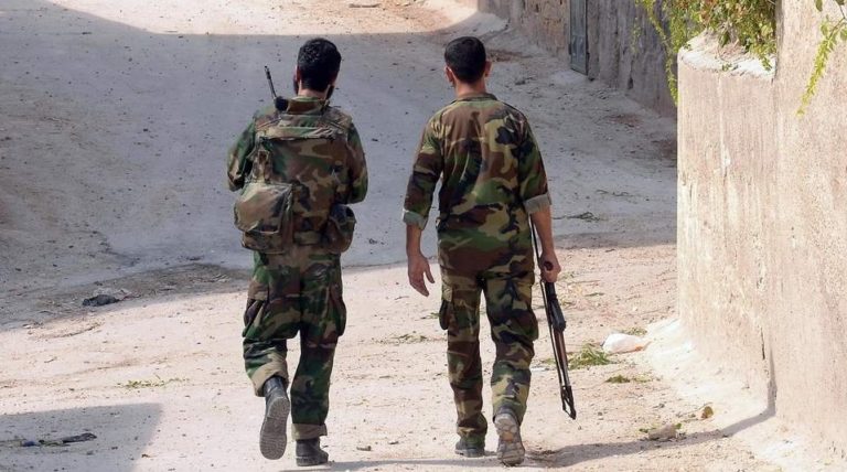Due soldati siriani durante un'operazione del 2012 (file foto). Credits to: AP/Getty Images.